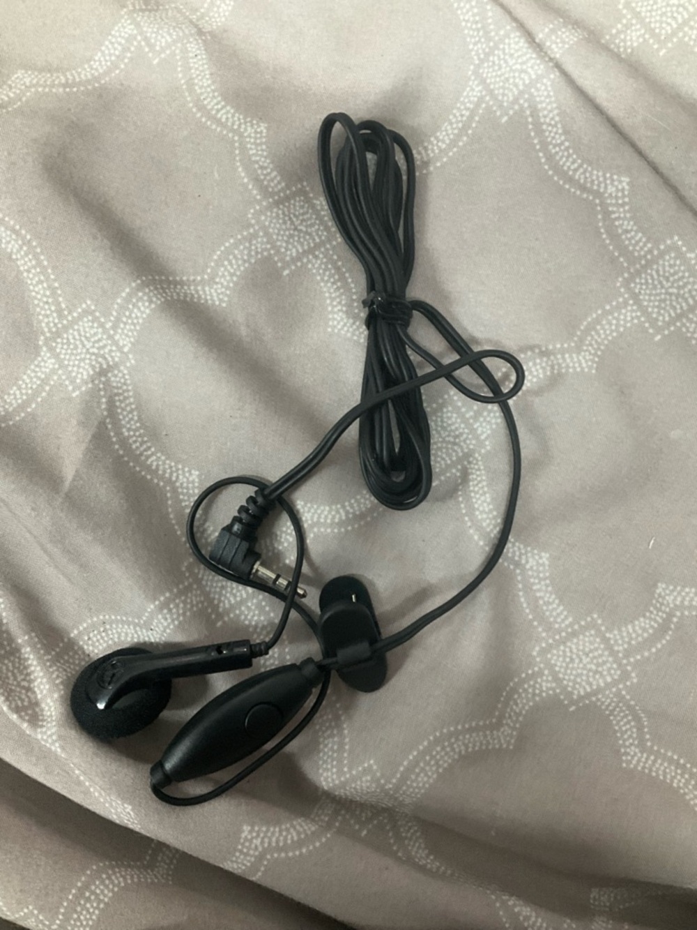 ⭐️ 10-4-$10- Wired Black Earbuds with In-line Mic